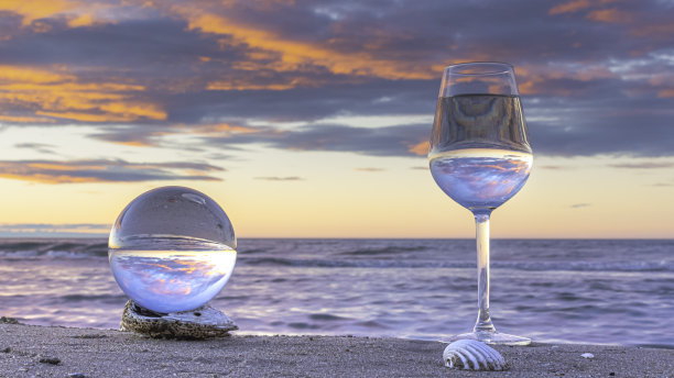 镜子里的倒影。图片下载