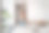 女孩在客厅里疯玩。在家放松跳舞，表达情感。图片下载