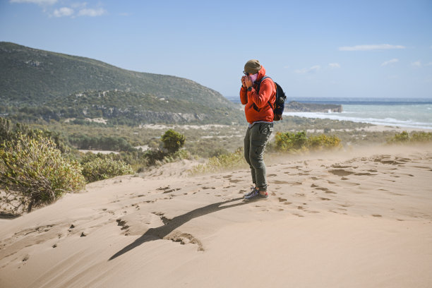 男人环游世界图片下载