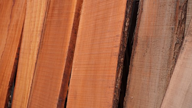 家具工匠工作场所的木板木块图片下载