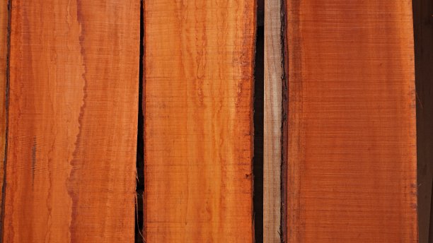 家具工匠工作场所的木板木块图片下载