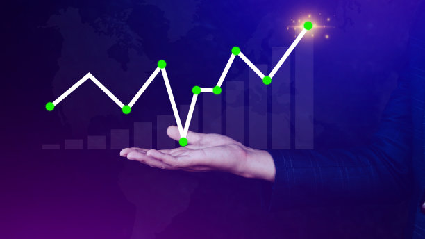 商人绘制增长曲线，增长预测图，商业成功概念。手绘代表利润增长的图表。图片下载