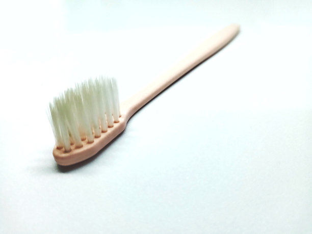 白色背景的儿童牙刷图片下载