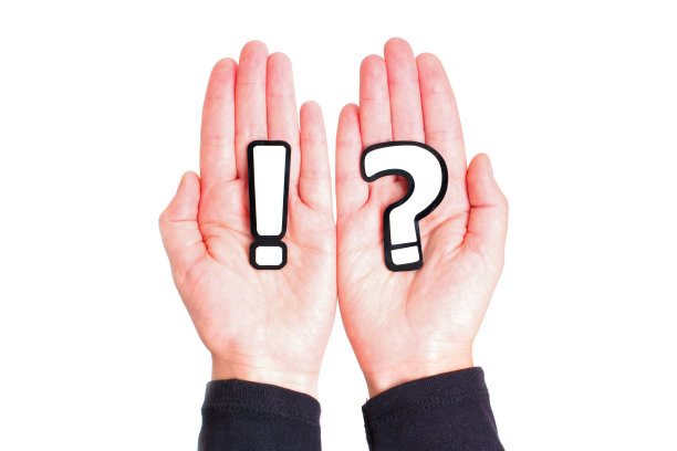 白色的手上有感叹号和问号图片下载