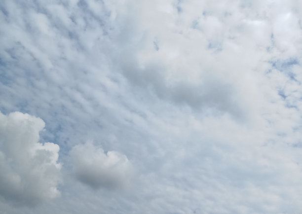 乌云密布的天空图片下载