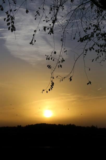 托莱多日落时的云和美丽的天空图片下载
