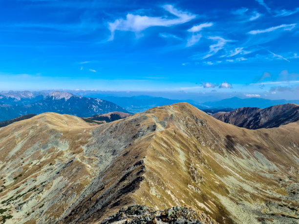 Seckauer Zinken -来自欧洲奥地利阿尔卑斯山下牛头山脉的Seckauer Zinken的风景图片下载