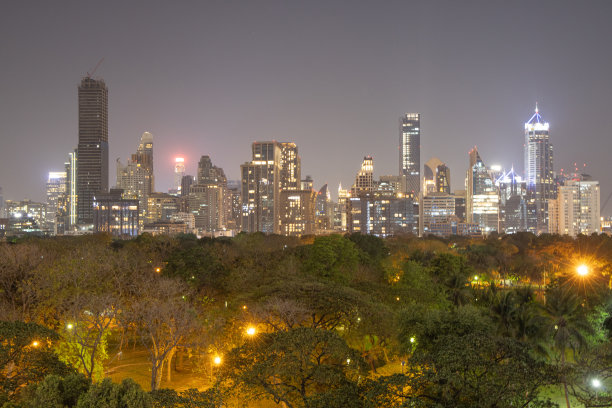 曼谷的夜间交通图片下载