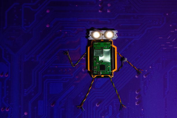 阀杆机器人。机器人和电子学。模糊暗芯片arduino平台。DIY机器人。儿童STEM教育。副本的空间。图片下载