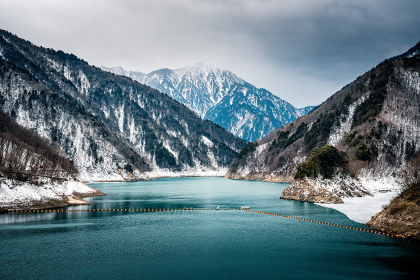 日本富山市中川区立山市冬景图片下载