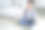 非裔美国小女孩练习瑜伽，在家里的地板上冥想。健康的生活方式，健康图片下载