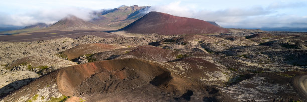 火山和熔岩田的景色。俯视图，无人机拍摄的照片。Helgafellssveit,冰岛。图片下载