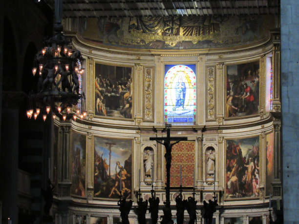 玛丽亚·阿松塔大教堂内部。意大利比萨。图片下载