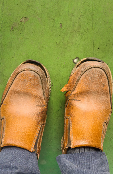 破的鞋子图片下载