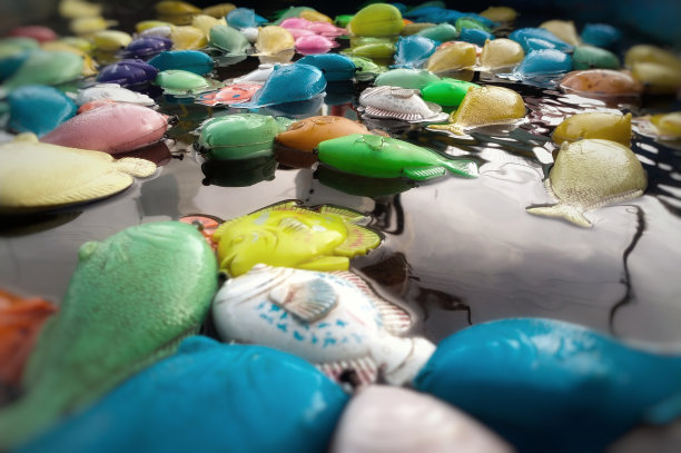 彩色鱼形塑料玩具图片下载