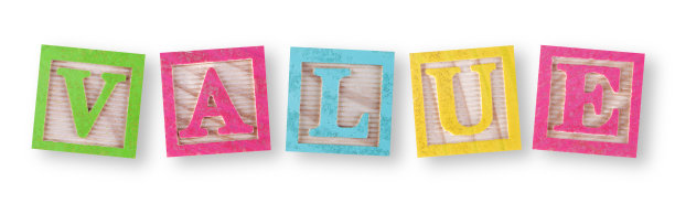 价值观念与儿童木块在白色与修剪路径图片下载