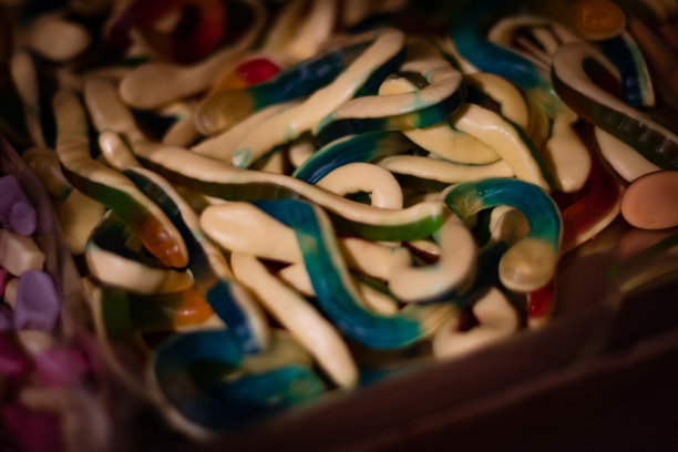 漂亮的彩色背景的软糖。图片下载