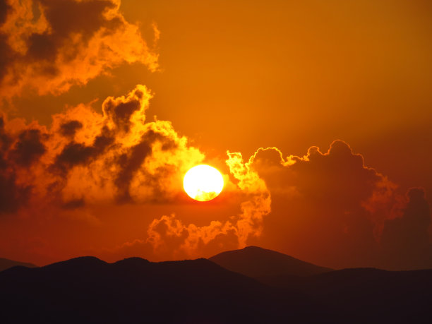 2013年6月30日，香港牛尾海日出图片下载