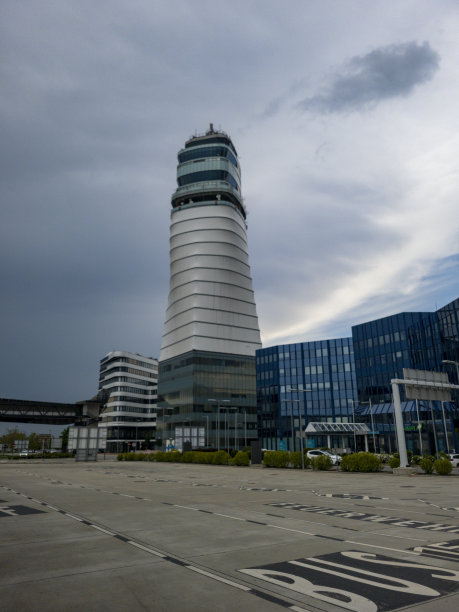 从一个候机楼看维也纳机场。图片下载