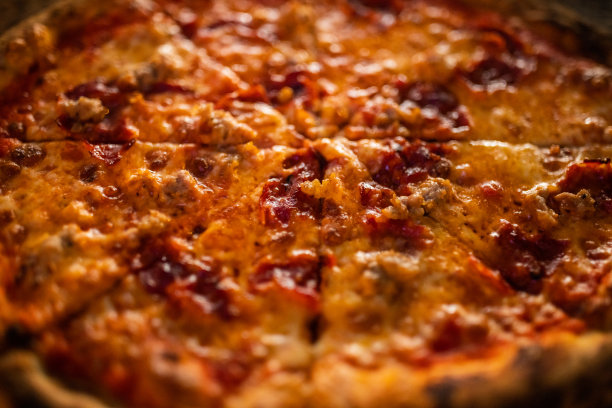 新鲜出炉的披萨图片下载