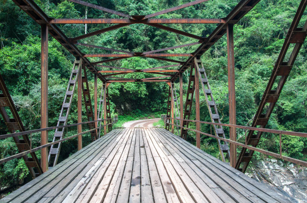 一座美丽的古桥的照片图片下载