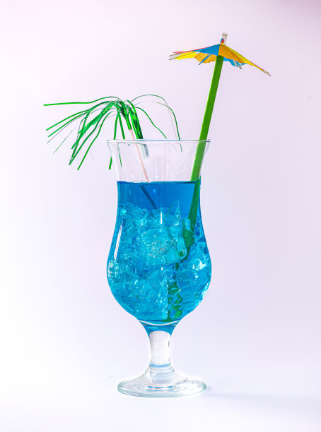 蓝色的鸡尾酒图片下载