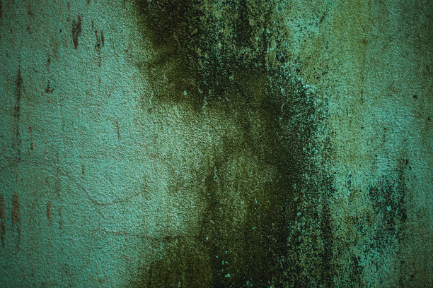 混凝土墙面有老旧开裂剥落的油漆纹理。宽全景纹理的设计背景图片下载