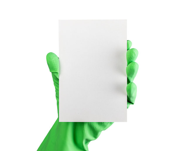 空白礼品卡模型清洁服务广告。手在绿色手套持有证书隔离在白色背景图片下载