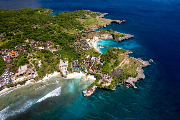 无人机拍摄的印度尼西亚巴厘岛努沙莱邦安海岸线图片下载