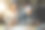 快乐的祖母教她的孙女用家里的食谱烘焙图片下载