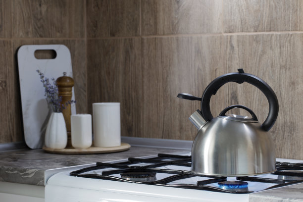 金属银现代水壶煤气炉和厨房用具图片下载