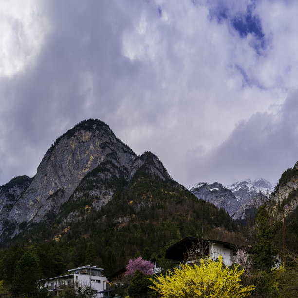 雄伟的阿尔卑斯山脉的诺德凯特，也被称为北链或北部山脉在因斯布鲁克，蒂罗尔，奥地利，日落徒步旅行在阿尔卑斯山脉景观系列图片下载
