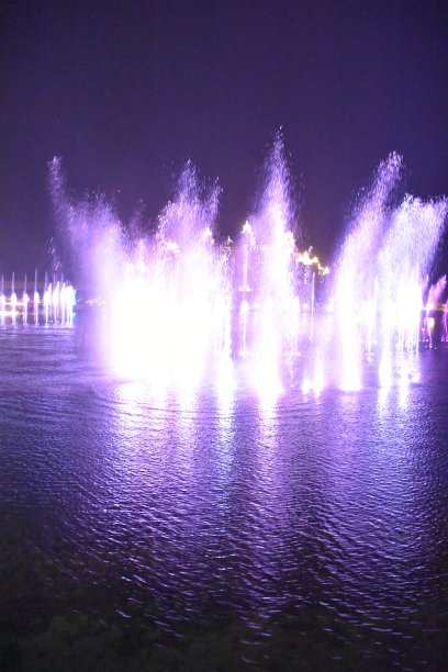 迪拜亚特兰蒂斯酒店附近的喷泉图片下载