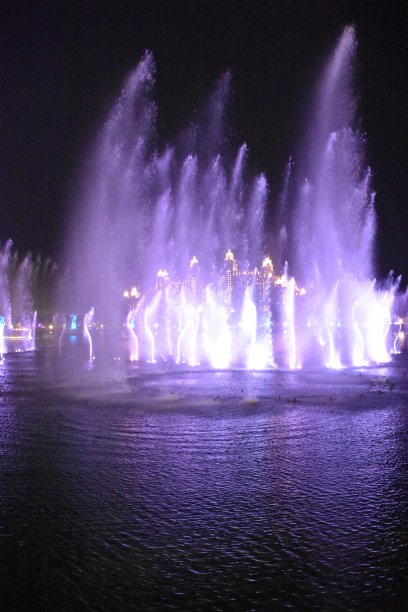 迪拜亚特兰蒂斯酒店附近的喷泉图片下载