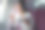 年轻迷人的亚洲商务女乘客坐在商务舱豪华飞机上，戴着无线耳机放松，在飞行中使用平板电脑工作图片下载