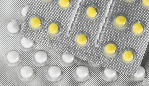 塑料包装的药丸。健康保险和全球保健概念。制药行业。图片下载