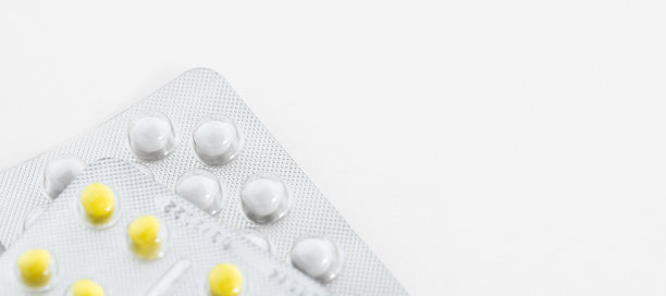 药丸塑料包装，复印空间。健康保险和全球保健概念。图片下载