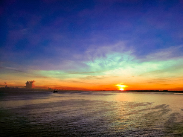 地平线上的蓝天图片下载