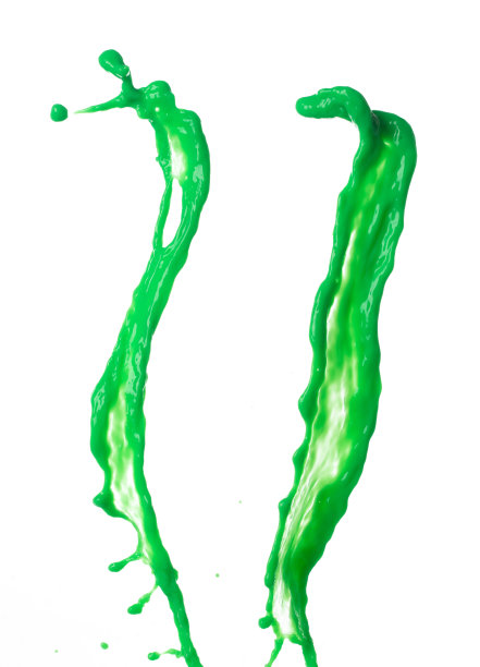 绿色抹茶奶茶倒下来，爆炸在空气中。绿色抹茶奶茶溢出飞溅的形状形式线作为油漆的颜色。白色背景隔离高速快门冻结运动图片下载