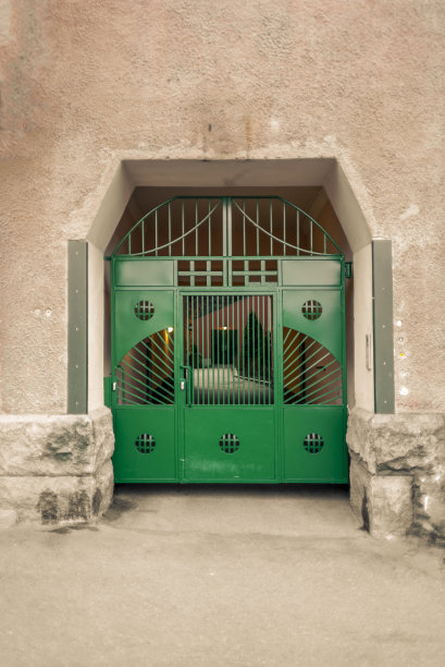 赫尔辛基Katajanokka区的新艺术风格入口和建筑细节图片下载