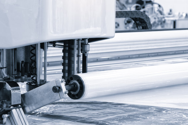 冷切系统，底封袋，日历制袋机，带缝封装置。移动滚筒采用扁平聚乙烯透明薄膜图片下载