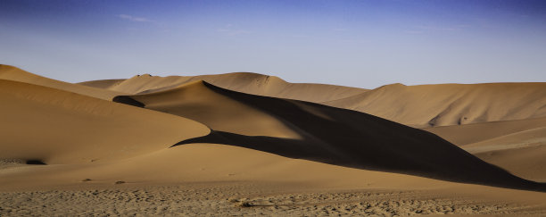 Namib- Naukluft国家公园Sossusvlei的沙丘。图片下载