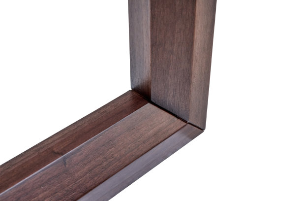 木制床头柜框架由实心胡桃木制成，白色背景隔离特写图片下载