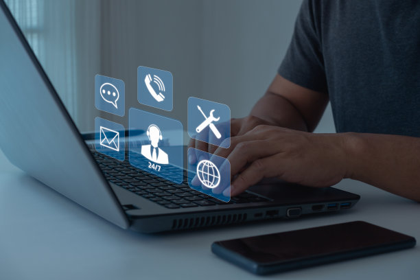 技术支持中心客户服务互联网业务技术概念。手持笔记本电脑的VR屏幕支持客户图标，IT支持，呼叫中心和客户服务帮助24小时。图片下载