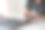 技术支持中心客户服务互联网业务技术概念。女性手持智能手机与VR屏幕支持客户图标，IT支持，呼叫中心，客户服务帮助24小时。图片下载