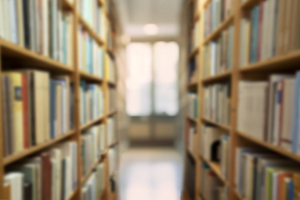 公共图书馆模糊化的书籍，图书馆书架上的书籍，抽象模糊散焦背景设计，走廊图片下载