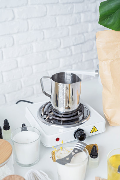 制作蜡烛的创意空间特写图片下载