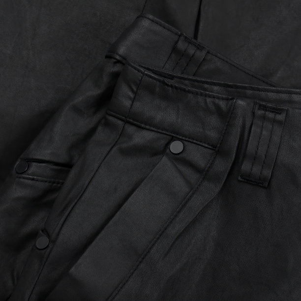 细节的黑色蜡裤带环和口袋图片下载