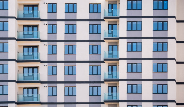 罗马尼亚布加勒斯特的一栋新建公寓楼的特写细节图片下载