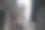 女人在城里锻炼。图片下载